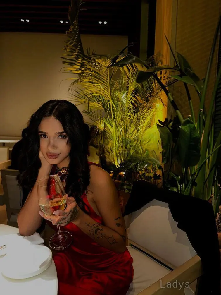 Bella (26) – Call Girl & Independent Escort Service in Naples - Gallery Photo 3