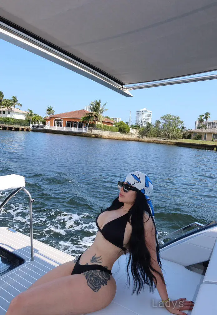 Zoe (25) – Call Girl & Independent Escort Service in Naples - Gallery Photo 5
