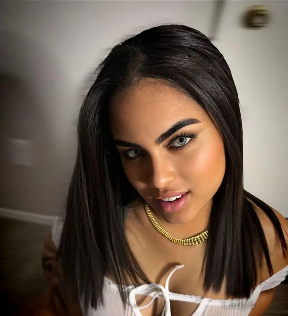 Jessy (23) – Call Girl & Independent Escort Service in Naples - Gallery Photo 3