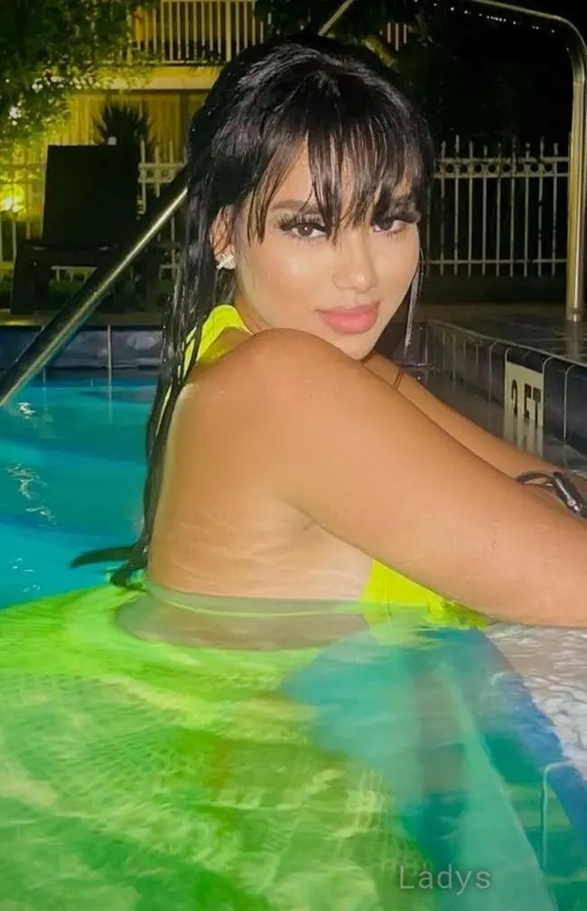 Valeria (22) – Call Girl & Independent Escort Service in Naples - Gallery Photo 2