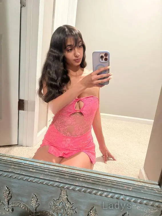Cami (20) – Call Girl & Independent Escort Service in Naples - Gallery Photo 3