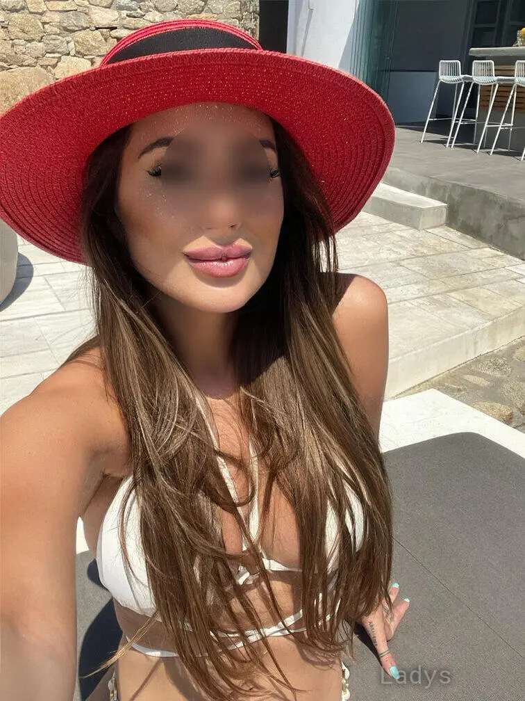 Thalita Moura (23) – Call Girl & Independent Escort Service in Naples - Gallery Photo 4