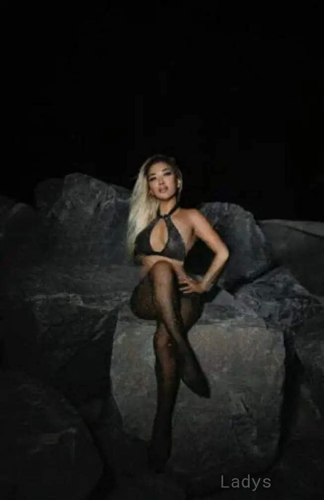 Angel (21) – Call Girl & Independent Escort Service in Naples - Gallery Photo 4