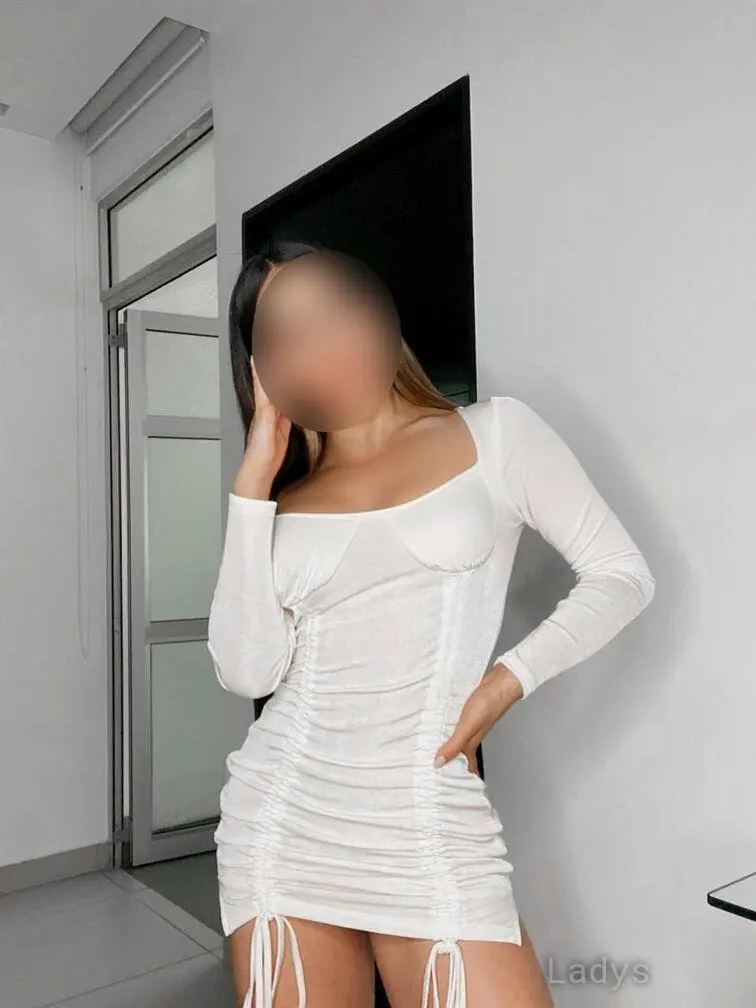 Aura (26) – Call Girl & Independent Escort Service in Naples - Gallery Photo 3