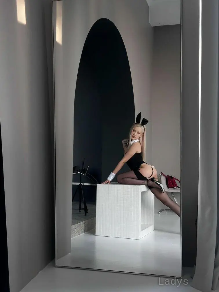 Ivanka (24) – Call Girl & Independent Escort Service in Naples - Gallery Photo 3
