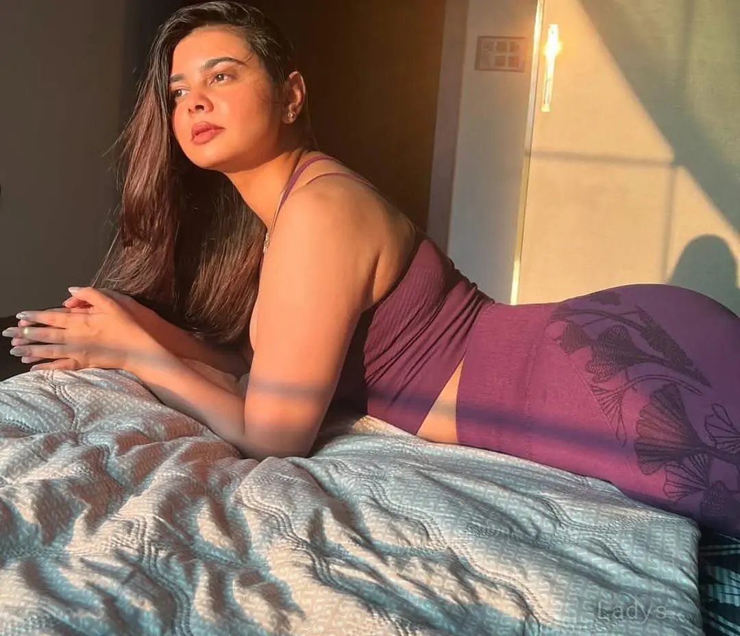 Divyanshi (22) – Call Girl & Independent Escort Service in Nashik - Gallery Photo 2