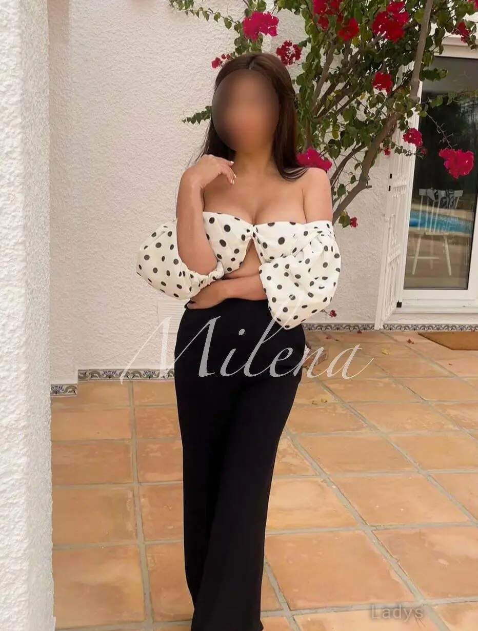 Divya (26) – Call Girl & Independent Escort Service in Nerja - Gallery Photo 4