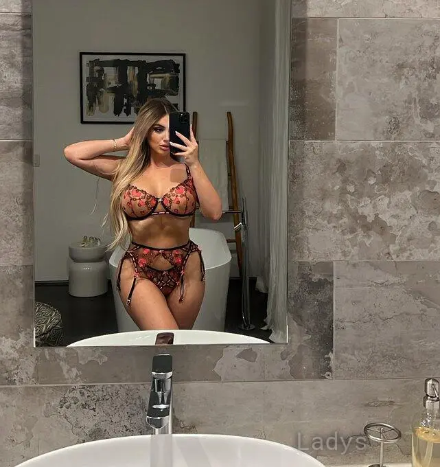 Iris Jocelyne (28) – Call Girl & Independent Escort Service in Neuchâtel - Gallery Photo 2
