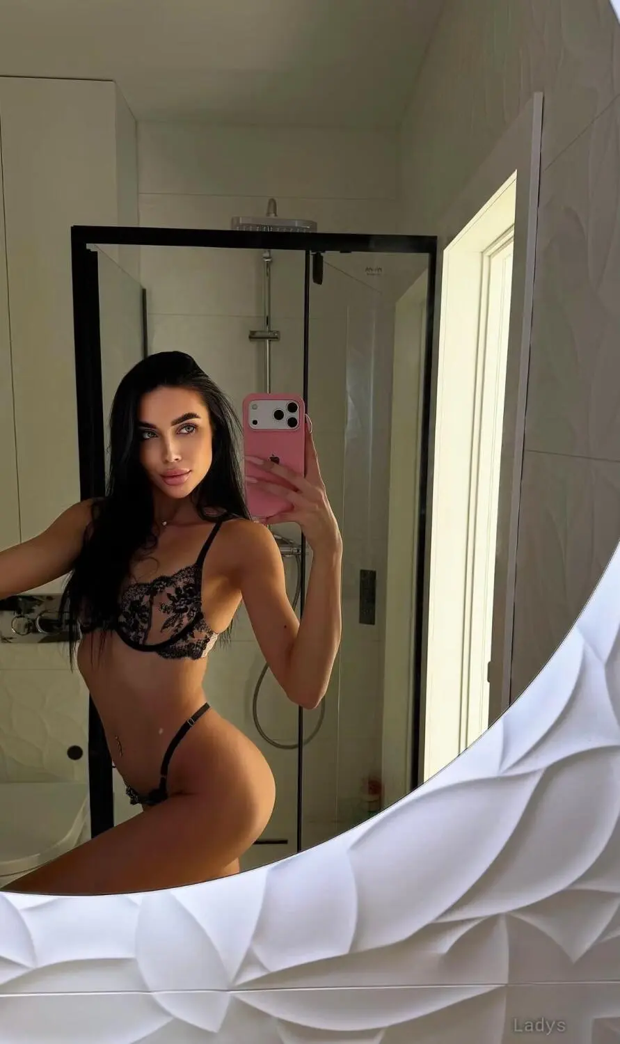 Molly (20) – Call Girl & Independent Escort Service in Newark - Gallery Photo 3