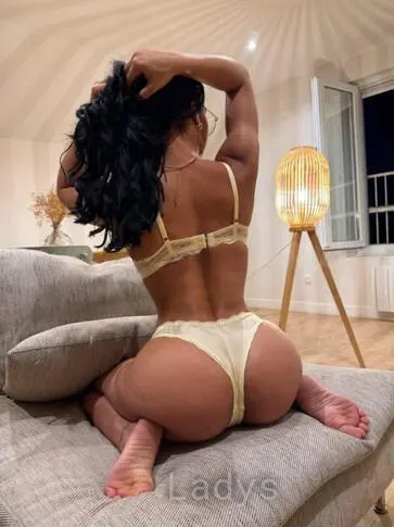 Mia (30) – Call Girl & Independent Escort Service in Nice - Gallery Photo 2
