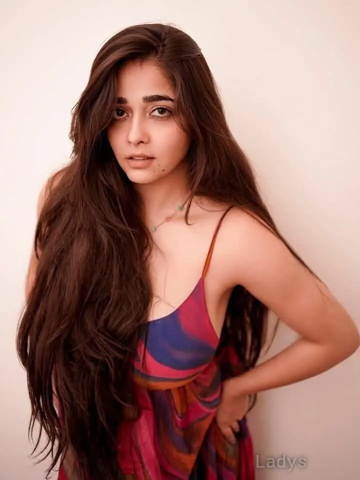 Kavya (22) – Call Girl & Independent Escort Service in Noida - Gallery Photo 3