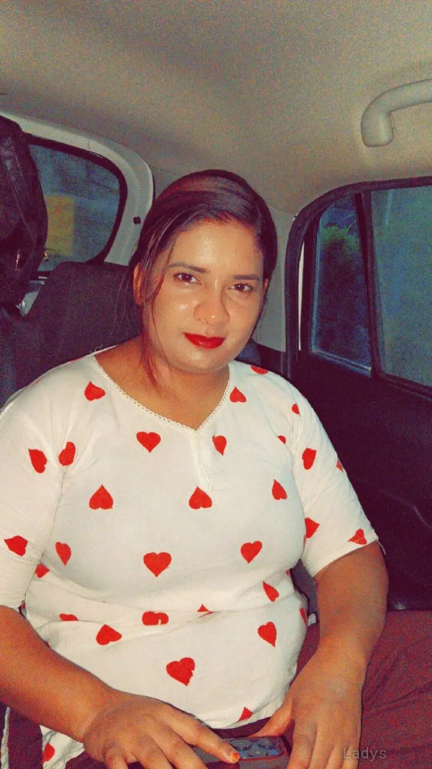 Komal (27) – Call Girl & Independent Escort Service in Noida - Gallery Photo 2