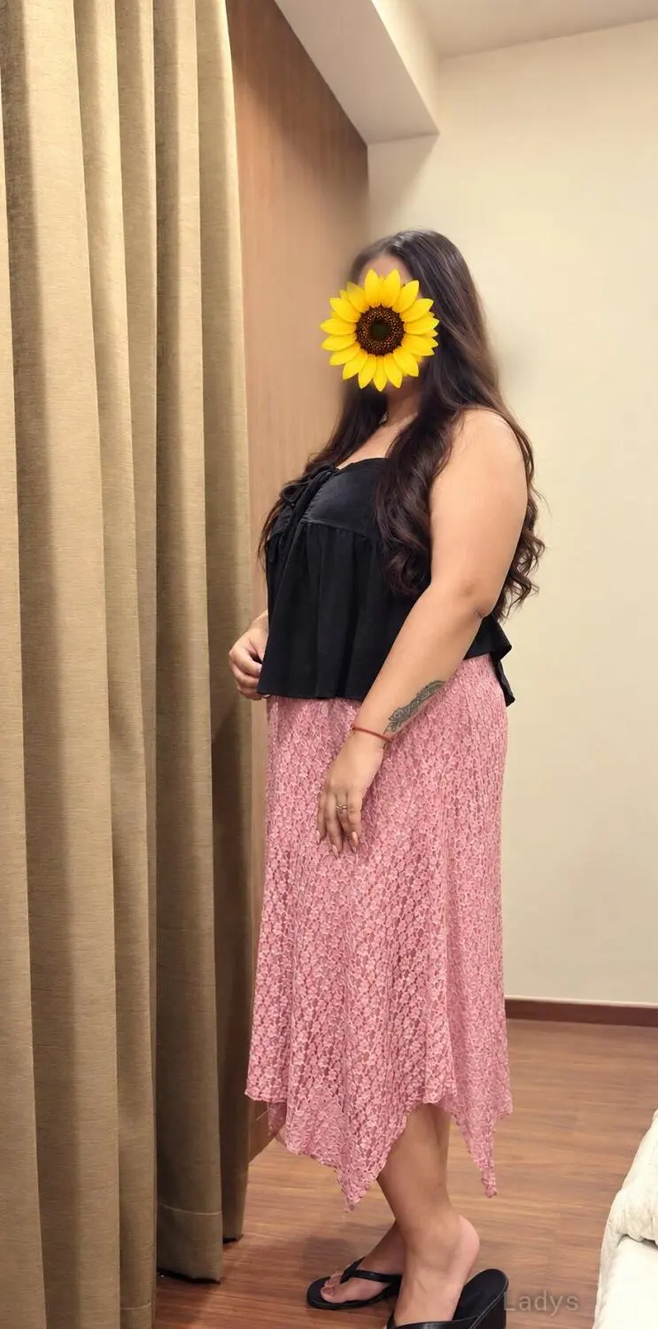 Simran (23) – Call Girl & Independent Escort Service in Noida - Gallery Photo 2