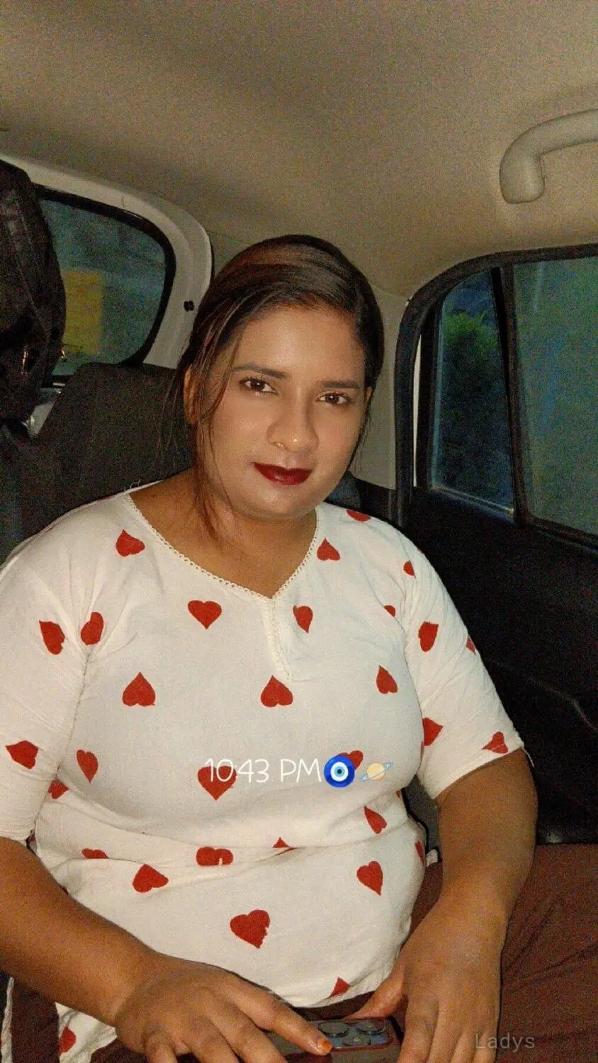 Komal (27) – Call Girl & Independent Escort Service in Noida - Gallery Photo 3