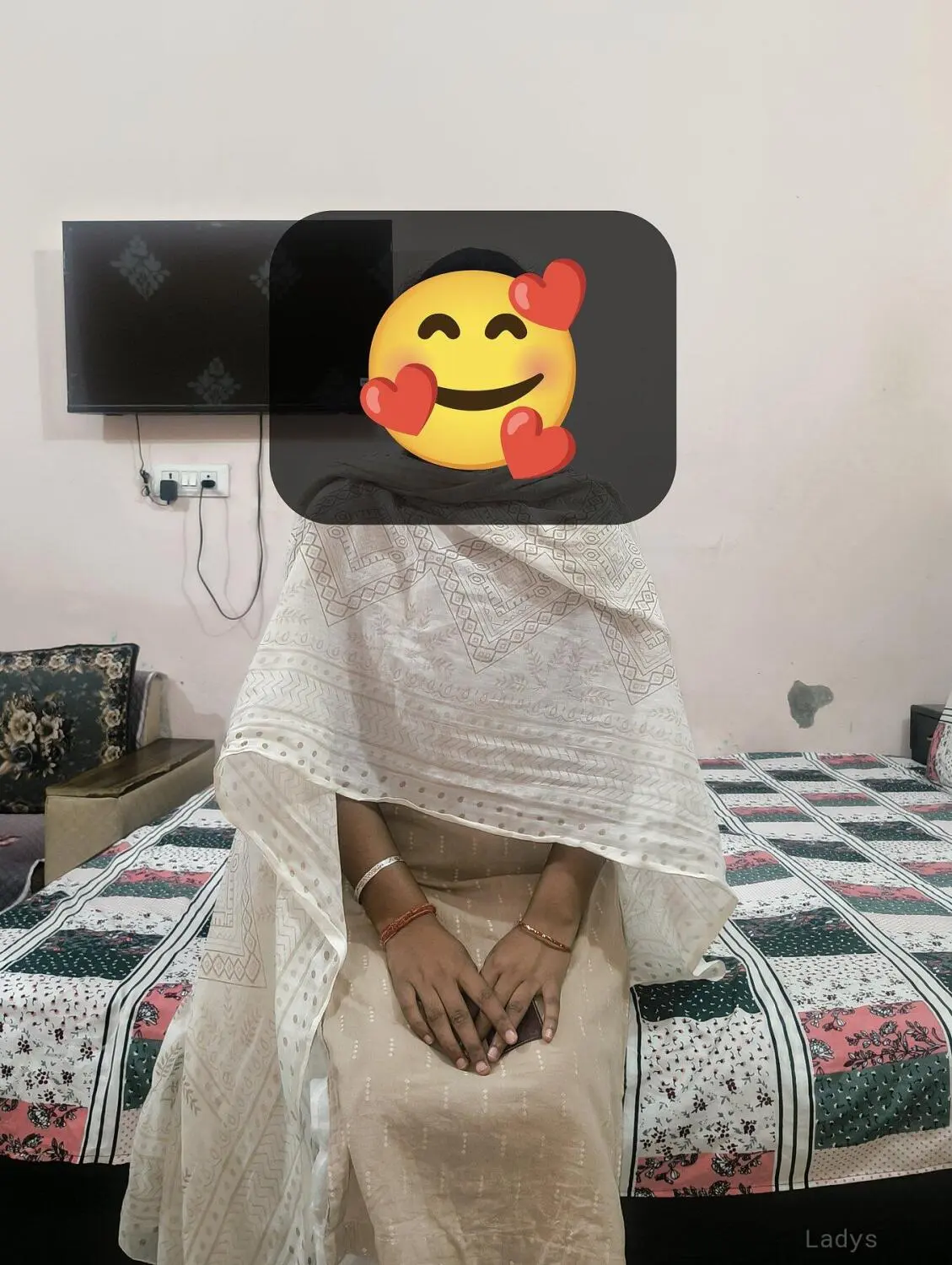Aarti (21) – Call Girl & Independent Escort Service in Noida - Gallery Photo 2