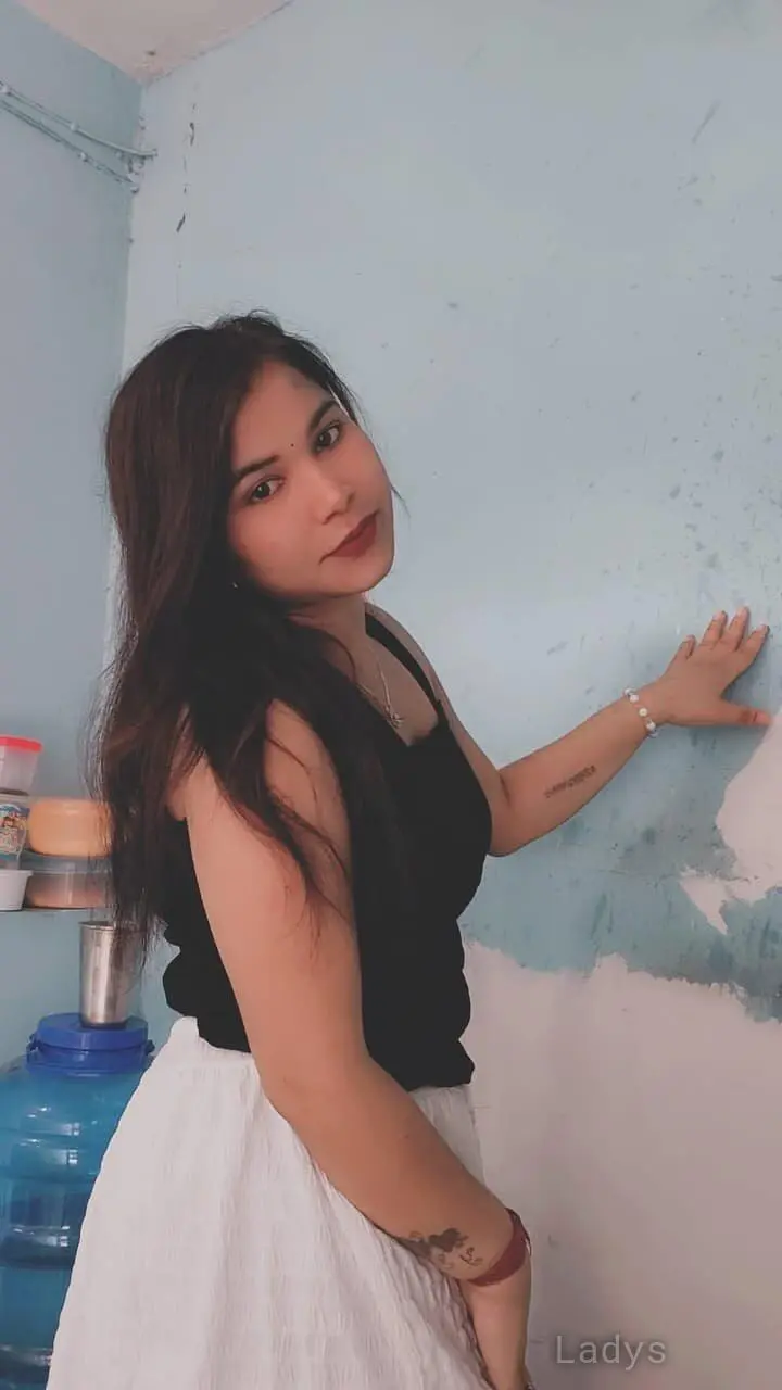 Komal (25) – Call Girl & Independent Escort Service in Noida - Gallery Photo 5