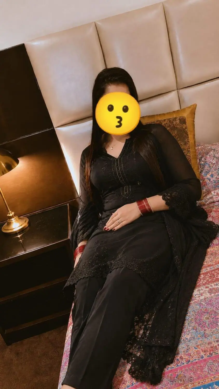 Angel (21) – Call Girl & Independent Escort Service in Noida - Gallery Photo 2