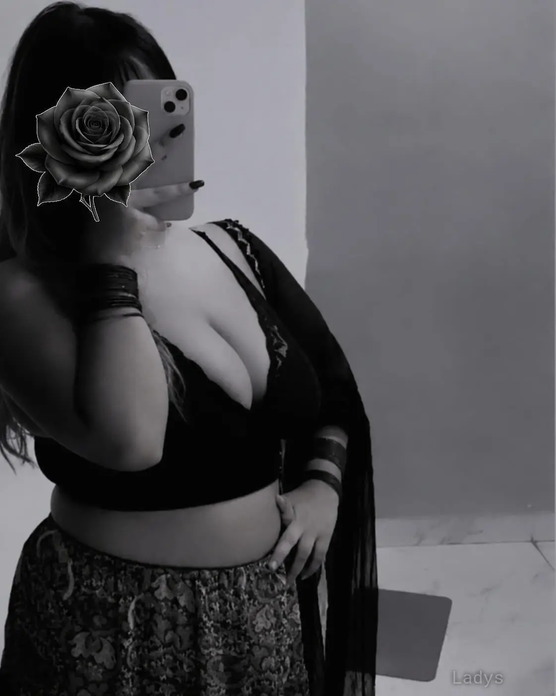 Tanvi (18) – Call Girl & Independent Escort Service in Noida - Gallery Photo 3