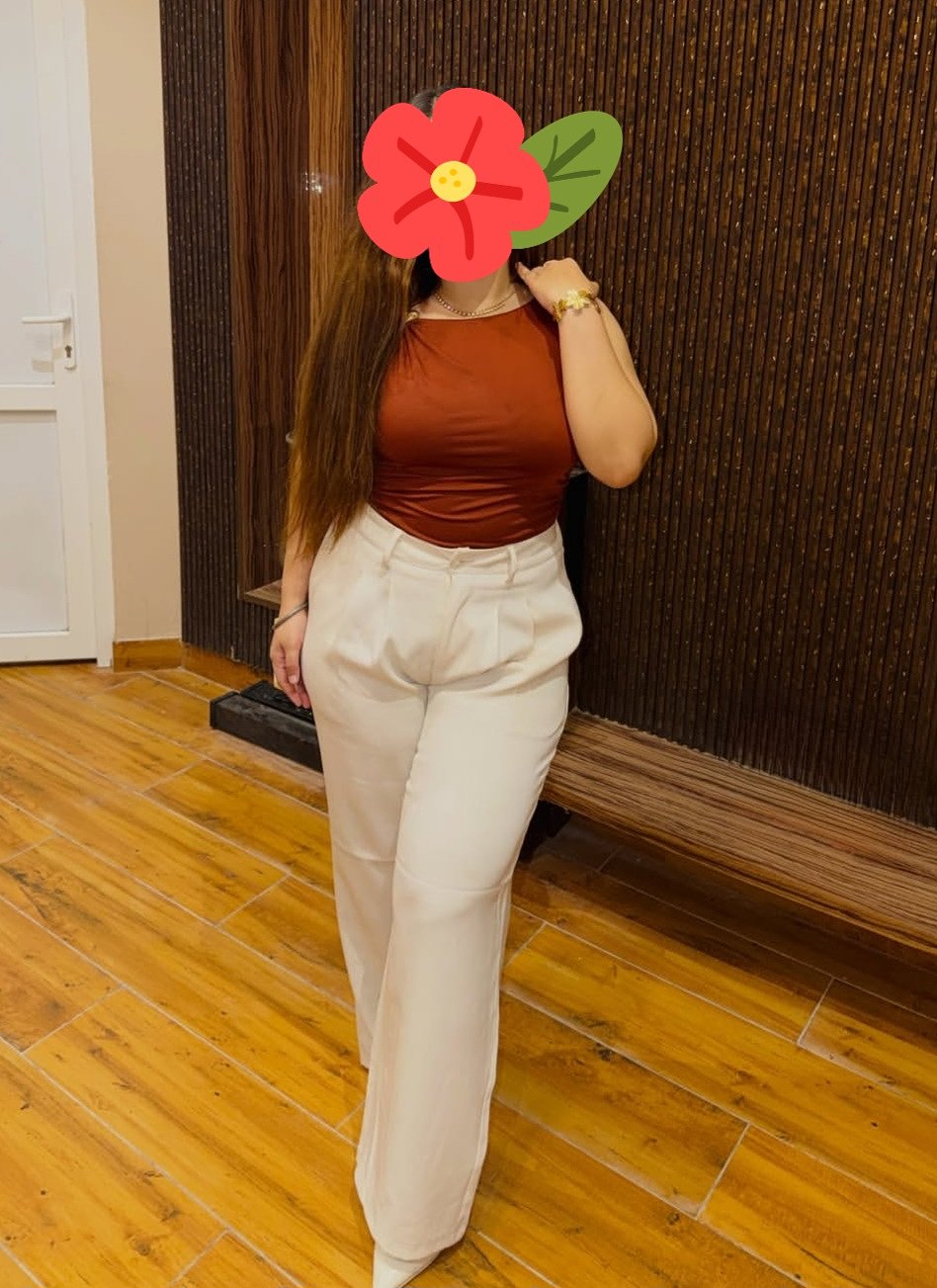 Daphne (22) – Call Girl & Independent Escort Service in Greater Noida - Gallery Photo 6