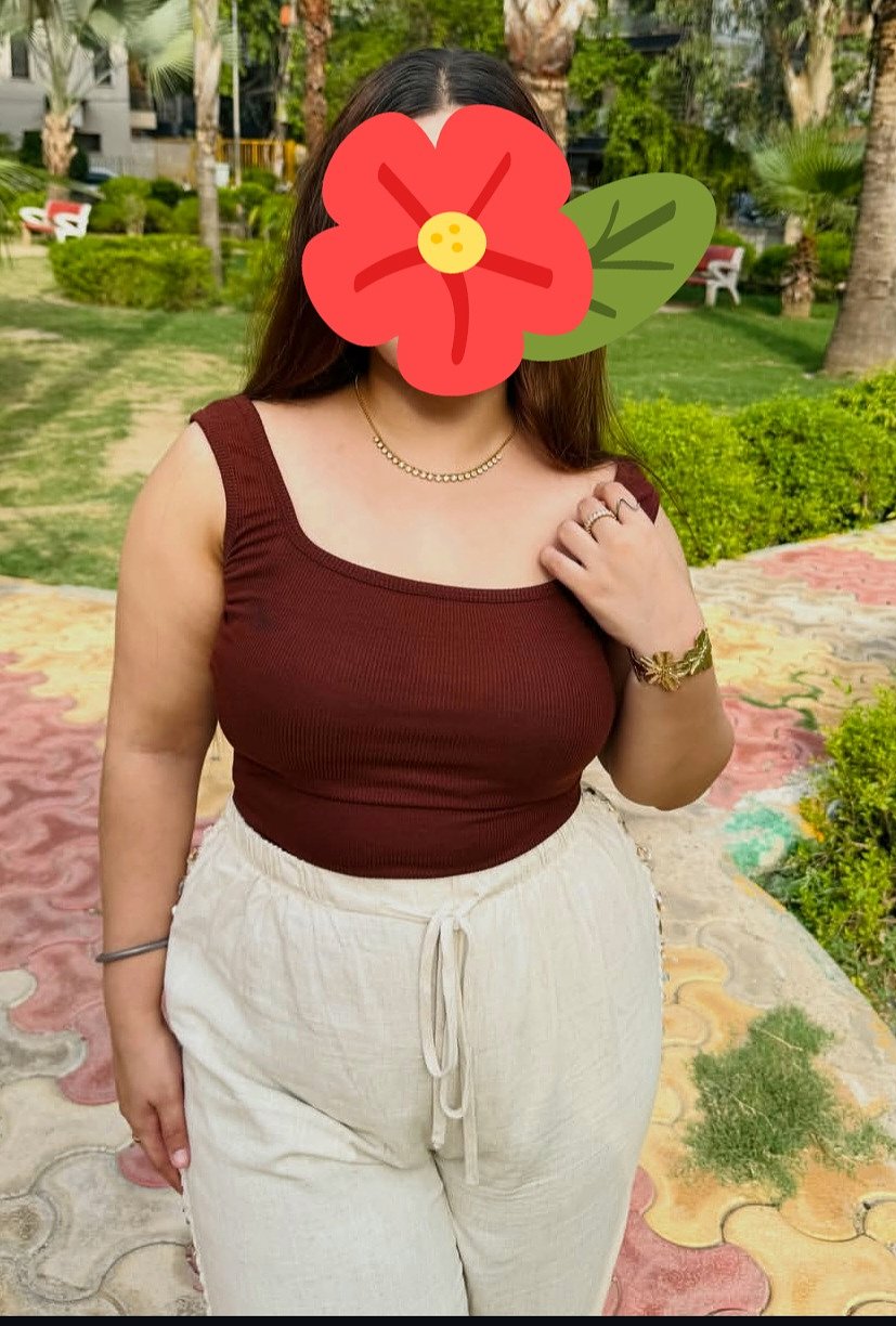 Daphne (22) – Call Girl & Independent Escort Service in Greater Noida - Gallery Photo 4