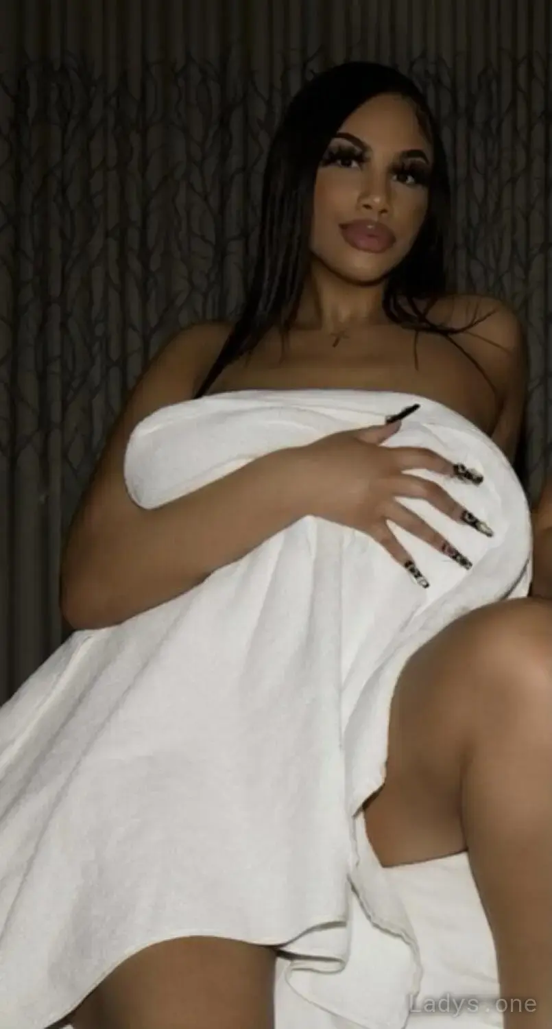 Corinna (23) – Call Girl & Independent Escort Service in Norfolk - Gallery Photo 3