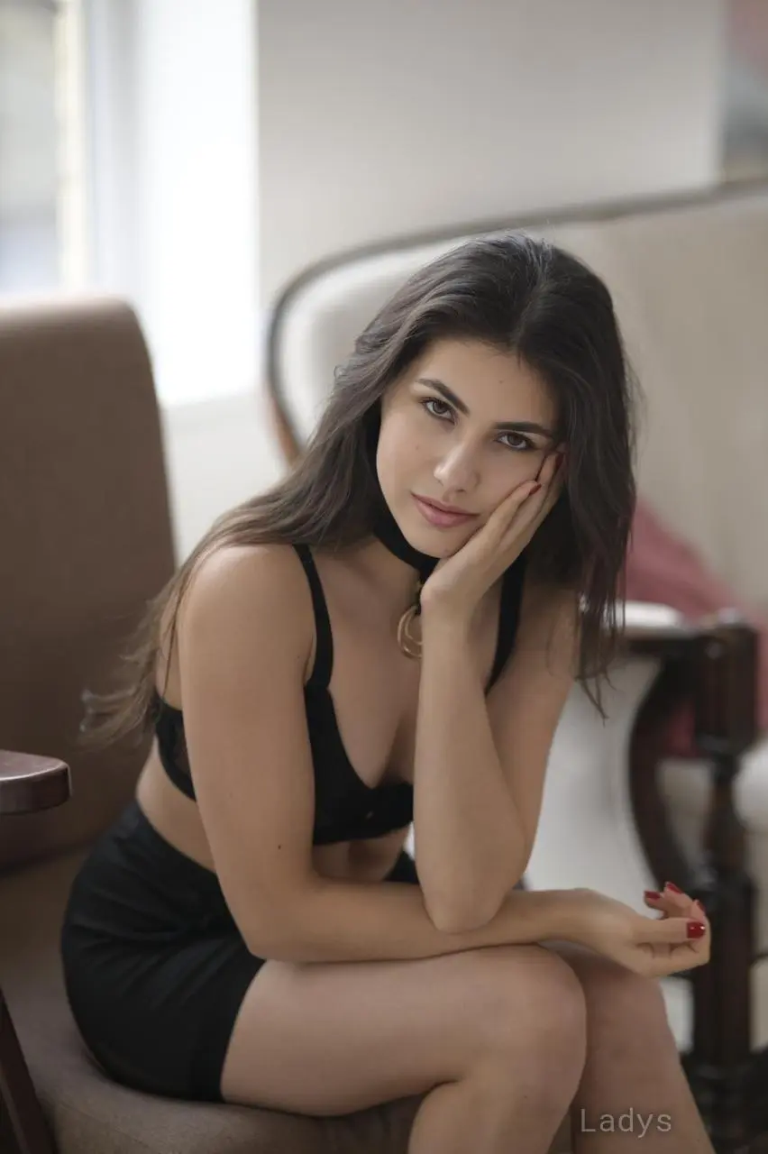 Mia (19) – Call Girl & Independent Escort Service in Northampton - Gallery Photo 5