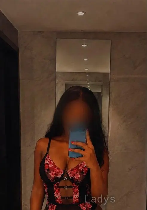 Zurie (26) – Call Girl & Independent Escort Service in Northampton - Gallery Photo 2