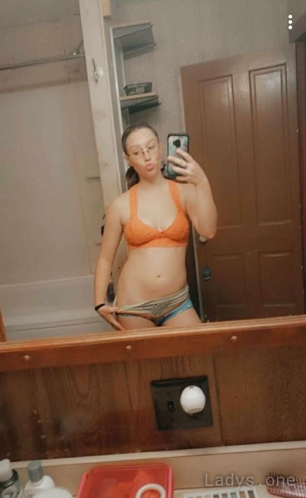 Larissa Latta (24) – Call Girl & Independent Escort Service in Nottingham - Gallery Photo 3