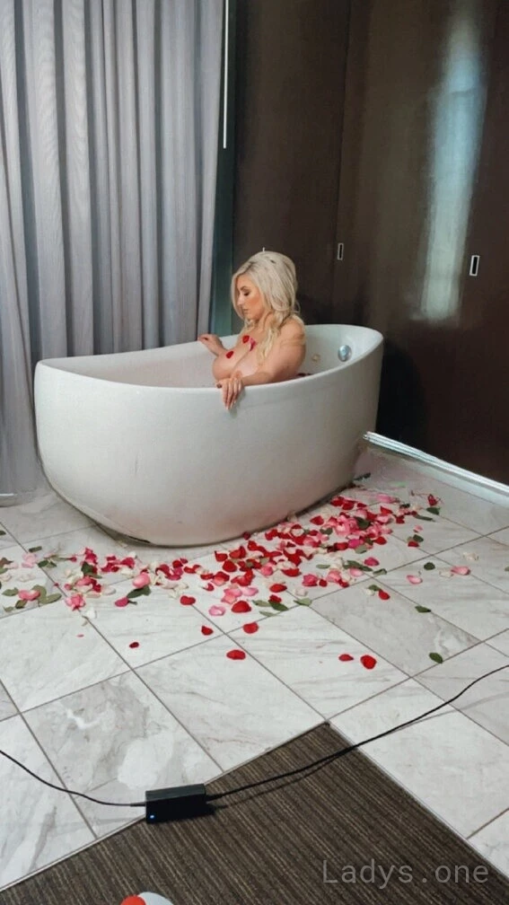 Erin (29) – Call Girl & Independent Escort Service in Odessa - Gallery Photo 3