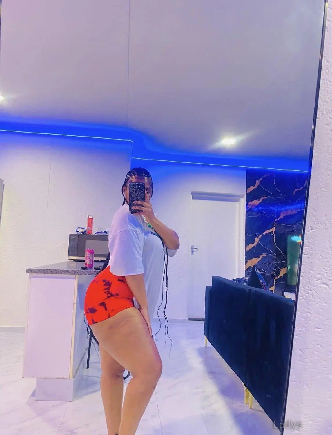 Lora (23) – Call Girl & Independent Escort Service in Okinawa - Gallery Photo 4