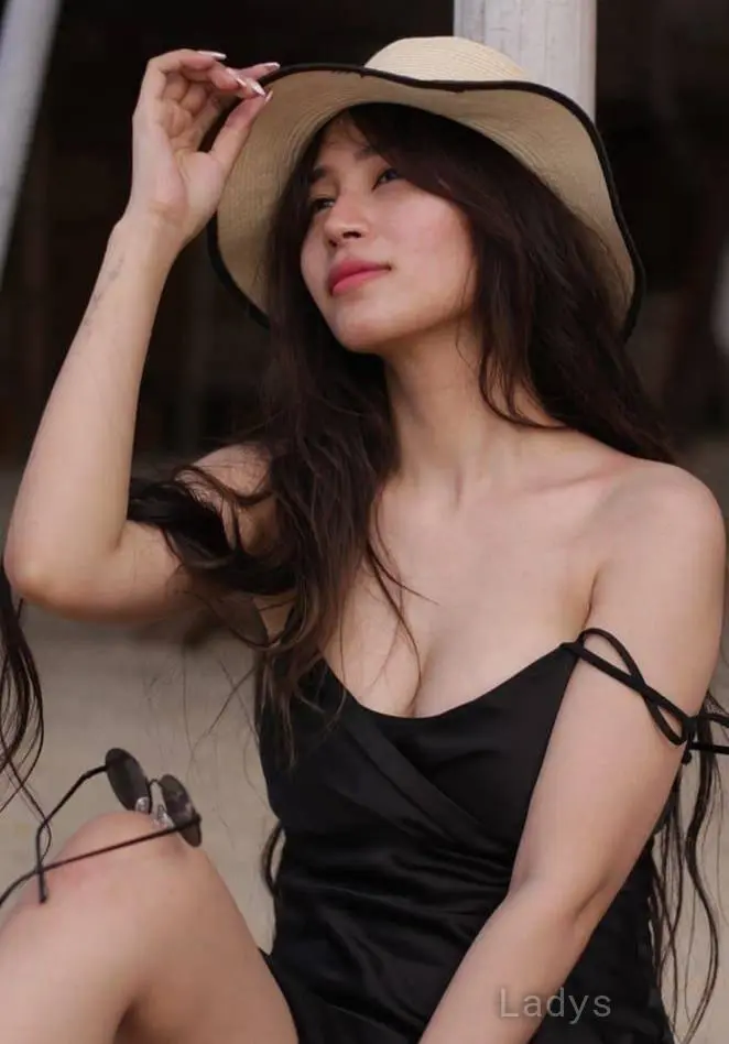 Aliya (23) – Call Girl & Independent Escort Service in Okinawa - Gallery Photo 3