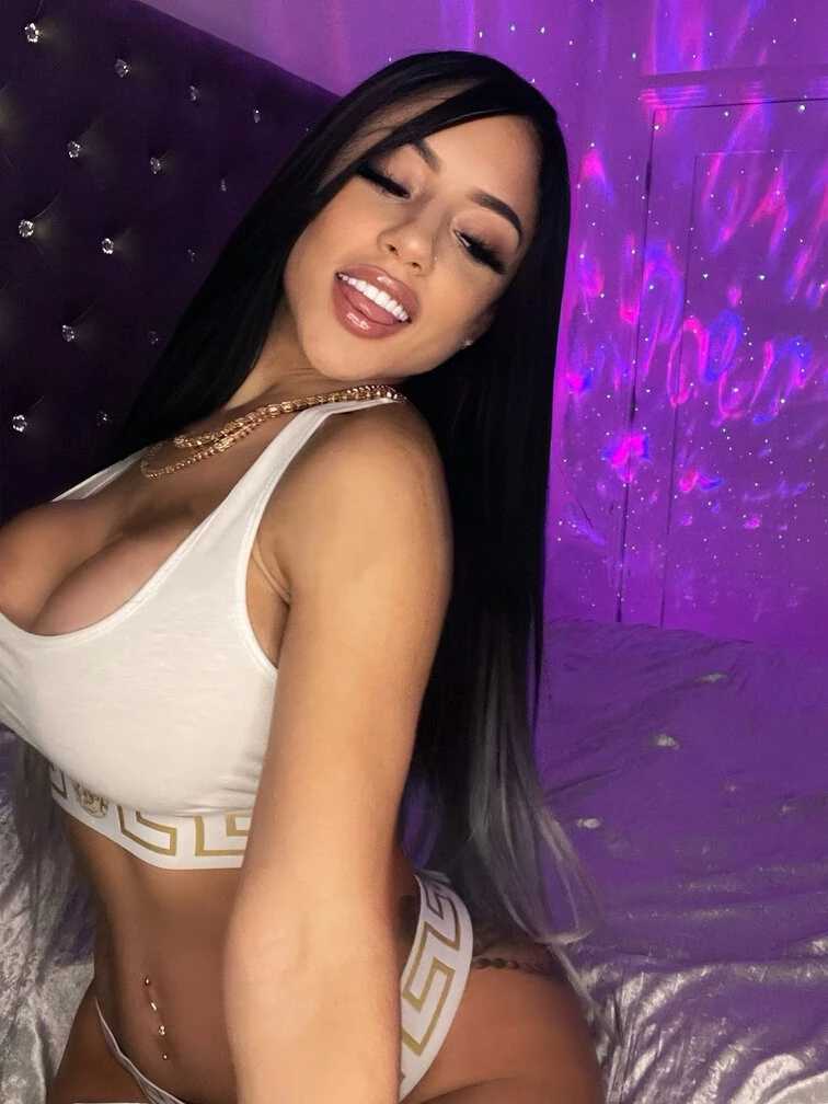 Sasha (24) – Call Girl & Independent Escort Service in Omaha - Gallery Photo 2