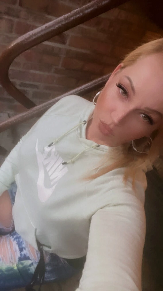Ashley (28) – Call Girl & Independent Escort Service in Omaha - Gallery Photo 8