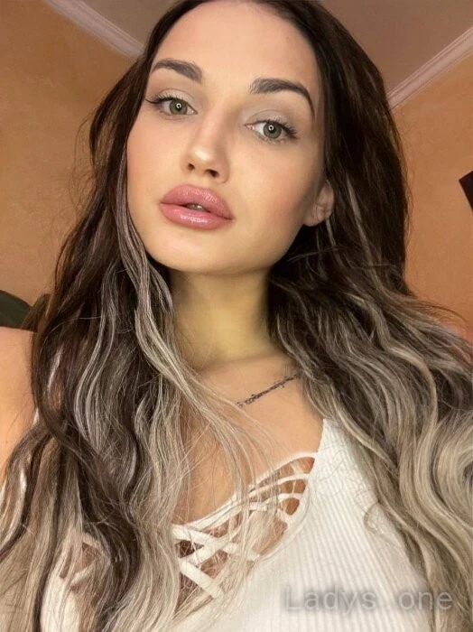 Melania (22) – Call Girl & Independent Escort Service in Opole - Gallery Photo 3