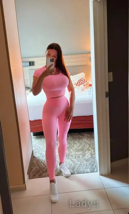 Renata (27) – Call Girl & Independent Escort Service in Orange County - Gallery Photo 2