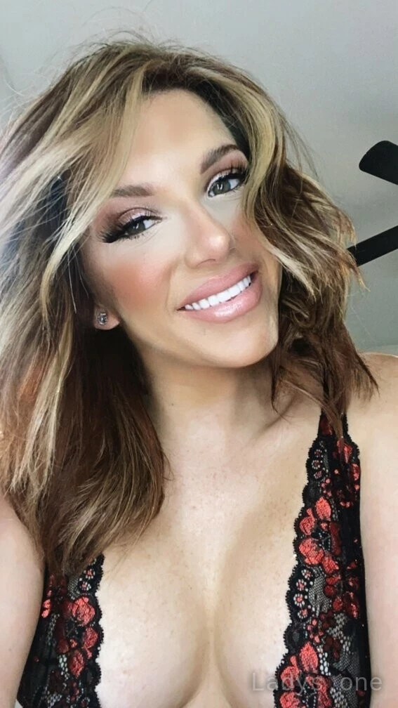 Levana Bloom (25) – Call Girl & Independent Escort Service in Orem - Gallery Photo 3