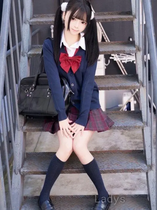 Melu Kizuki (19) – Call Girl & Independent Escort Service in Osaka - Gallery Photo 3