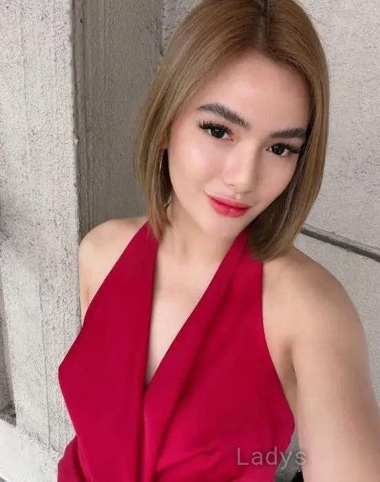 Polly (22) – Call Girl & Independent Escort Service in Osaka - Gallery Photo 2