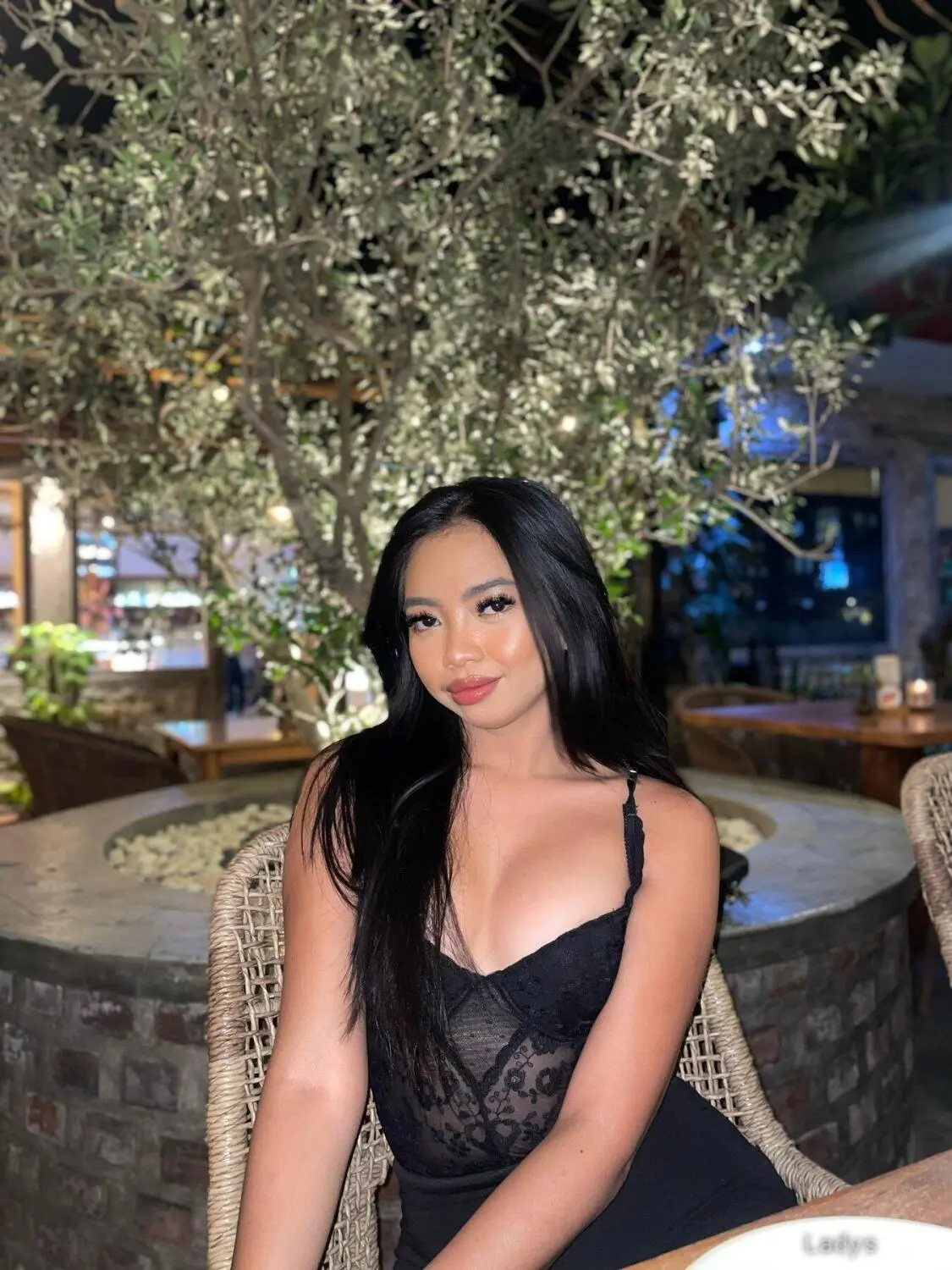 Cecilia (23) – Call Girl & Independent Escort Service in Padang - Gallery Photo 3