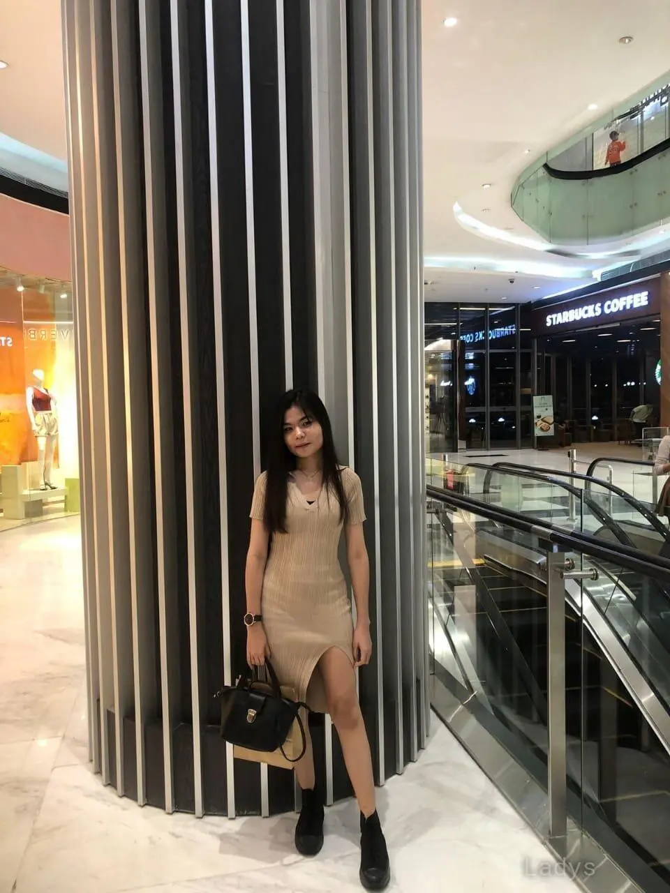 Amora (21) – Call Girl & Independent Escort Service in Padang - Gallery Photo 4