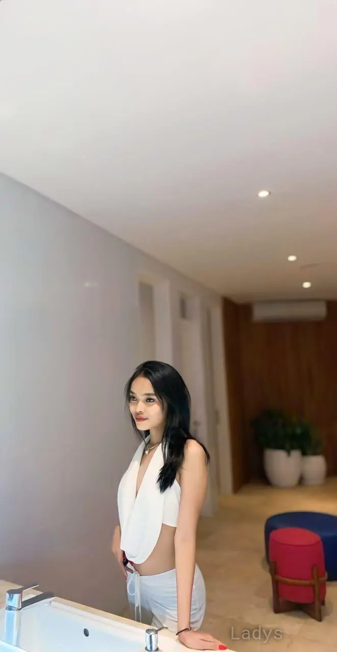 Felicia (19) – Call Girl & Independent Escort Service in Padang - Gallery Photo 5