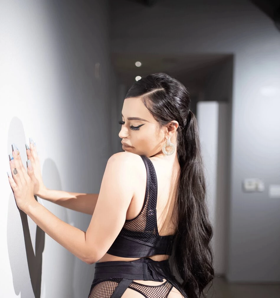 Camille (23) – Call Girl & Independent Escort Service in Paradise - Gallery Photo 5