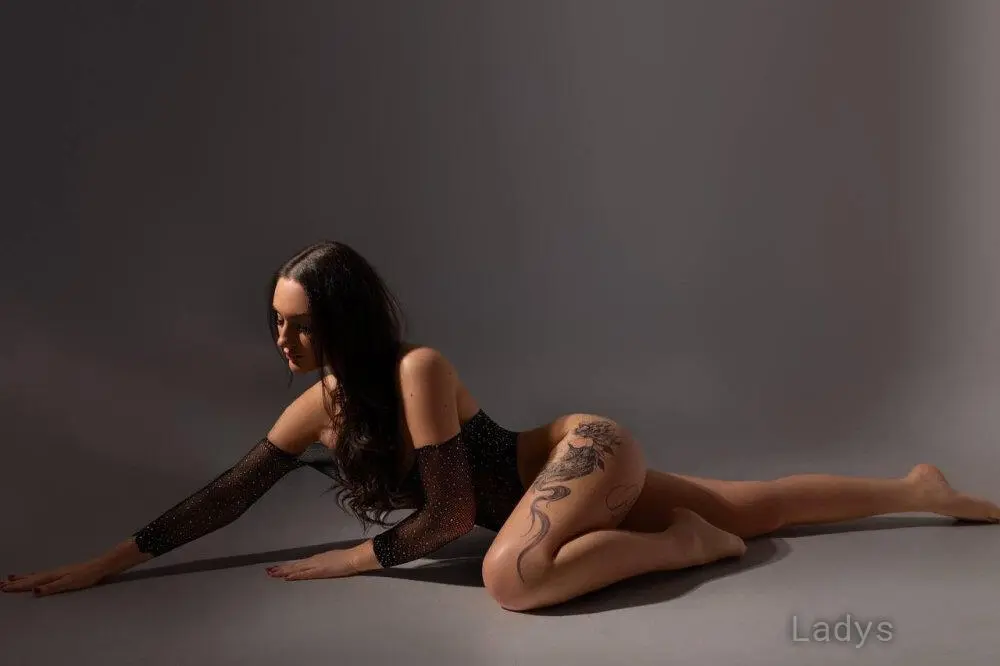 Karolina (24) – Call Girl & Independent Escort Service in Paris - Gallery Photo 3