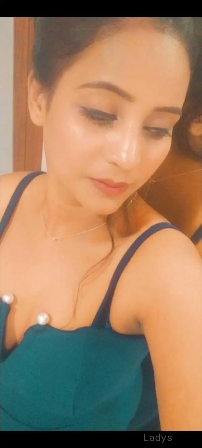 Clara (28) – Call Girl & Independent Escort Service in Patna - Gallery Photo 5