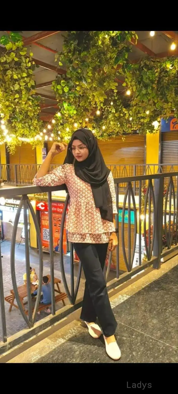 Sneha (18) – Call Girl & Independent Escort Service in Patna - Gallery Photo 2