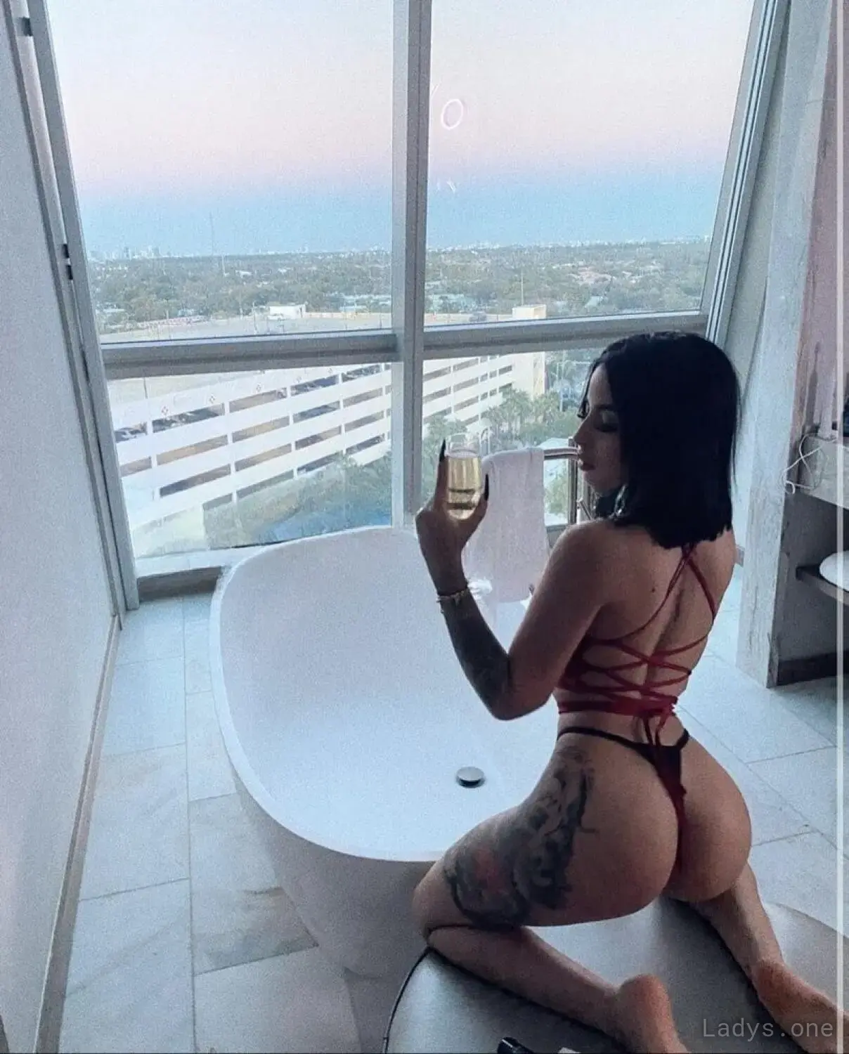 Hinata (20) – Call Girl & Independent Escort Service in Te Atatu Peninsula - Gallery Photo 5