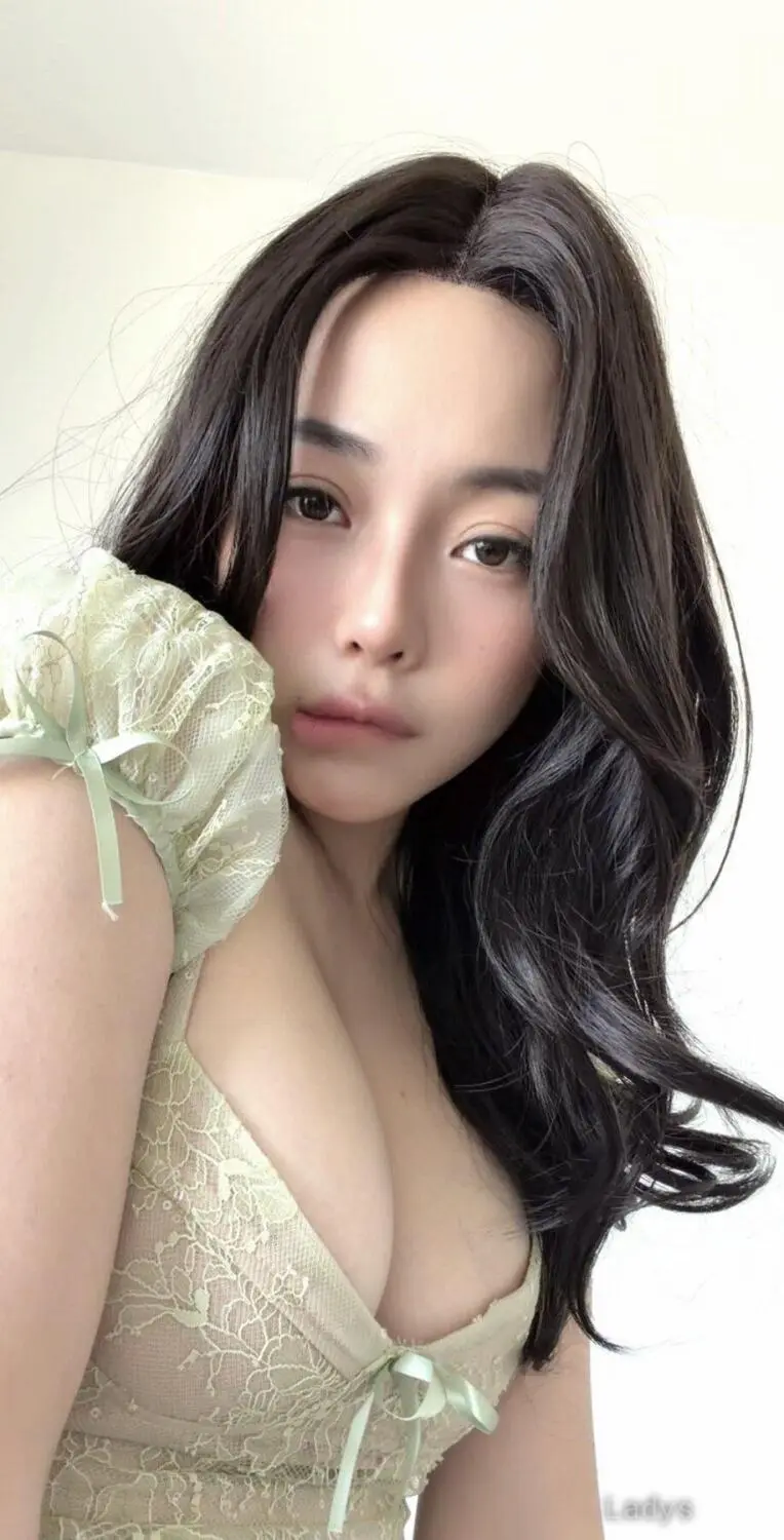 Vivi (23) – Call Girl & Independent Escort Service in Phu Quoc - Gallery Photo 3
