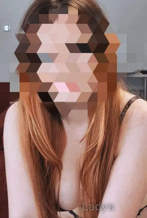 Lara (27) – Call Girl & Independent Escort Service in Pilsen - Gallery Photo 3