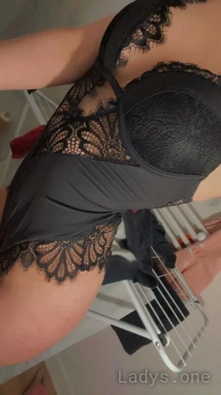Snap Elina (23) – Call Girl & Independent Escort Service in Poissy - Gallery Photo 2