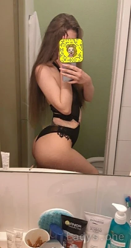 Snap Elina (23) – Call Girl & Independent Escort Service in Poissy - Gallery Photo 3